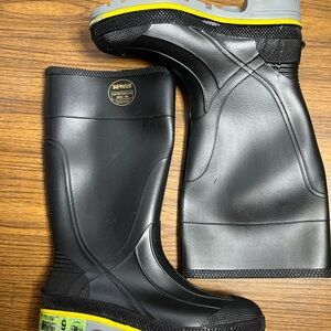 Servus Mens Size 9 Black Rubber Steel Toe Safety Work Boots ASTM F2413-18